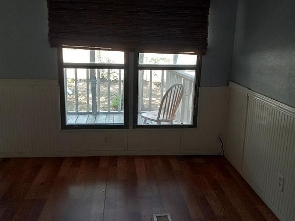 5th image of 402 Henrietta St