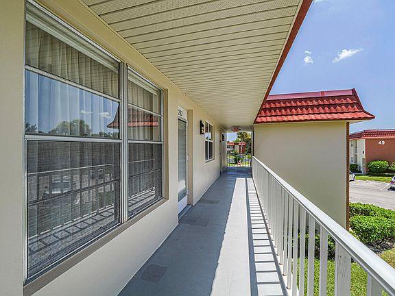 4th image of 50 WOODLAND Drive #202