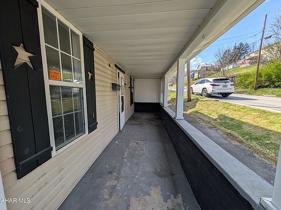3rd image of 809 Beech Ave