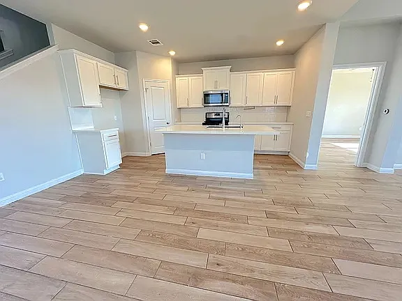 4 bed, 2102 sqft, $2,475 — Photo 4