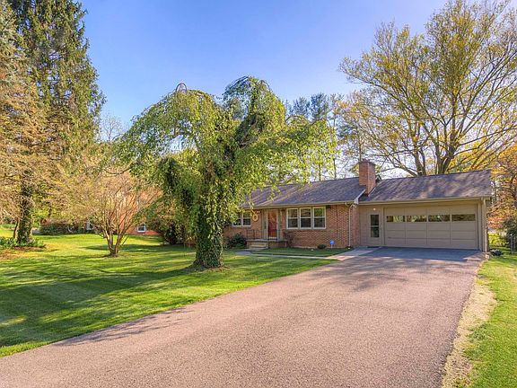2nd image of 307 Cork Dr