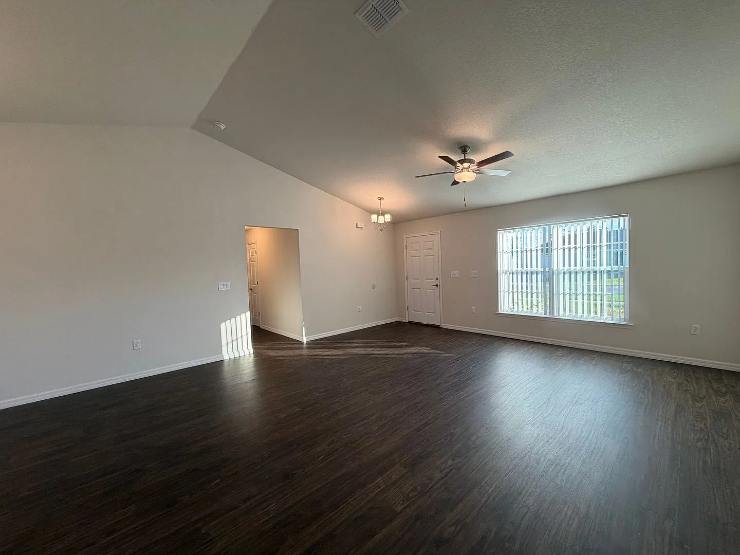 Modern 2024-Built Home for Rent 1549 sqf. - Spacious Living, Stylish Finishes & Stainless Steel A... — Photo 4