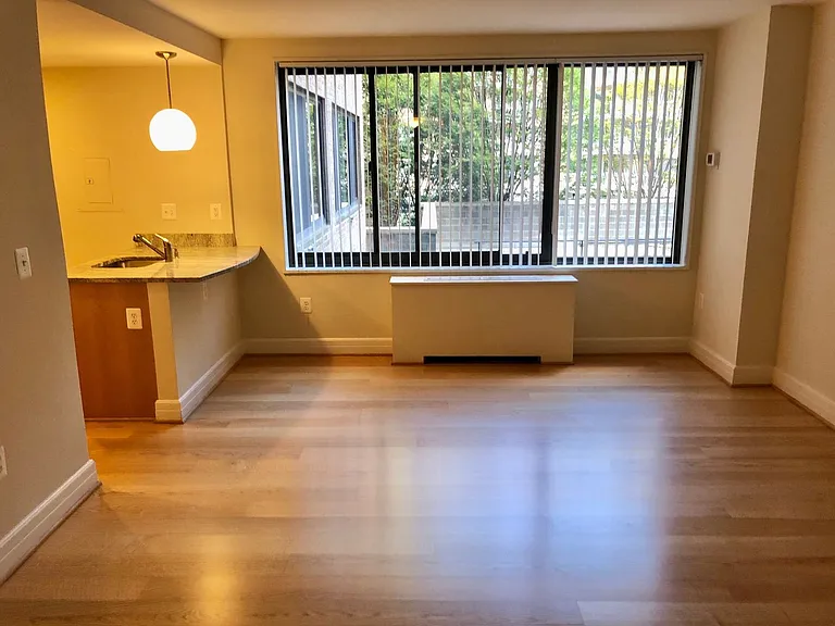 1255 New Hampshire Ave NW — Photo 4