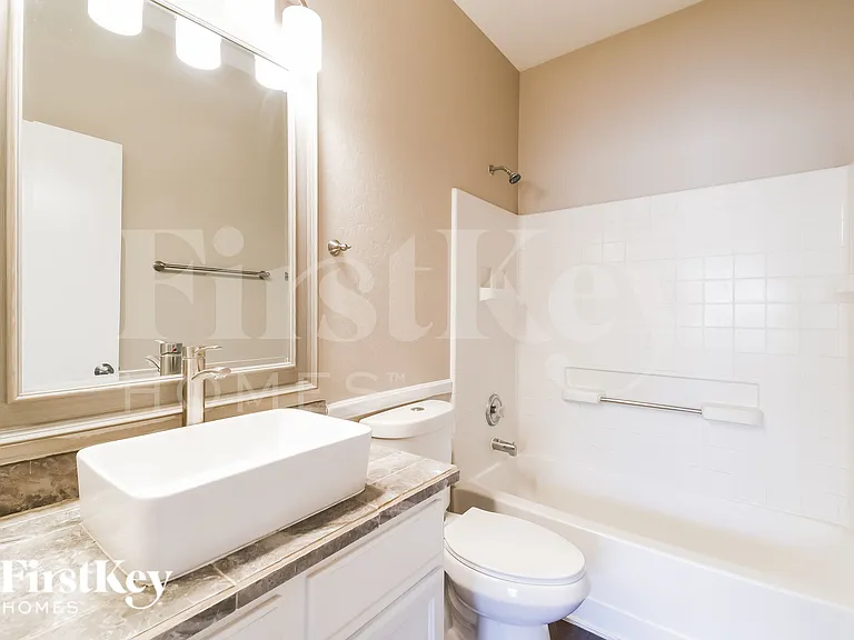 2850 E Silverbell Rd — Photo 11