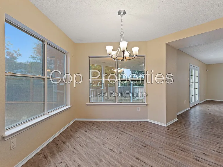 8118 Stagwood Hl — Photo 8