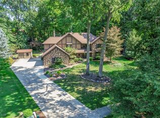 169 Plymouth Dr, Bay Village, OH