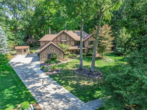 169 Plymouth Dr, Bay Village, OH 44140