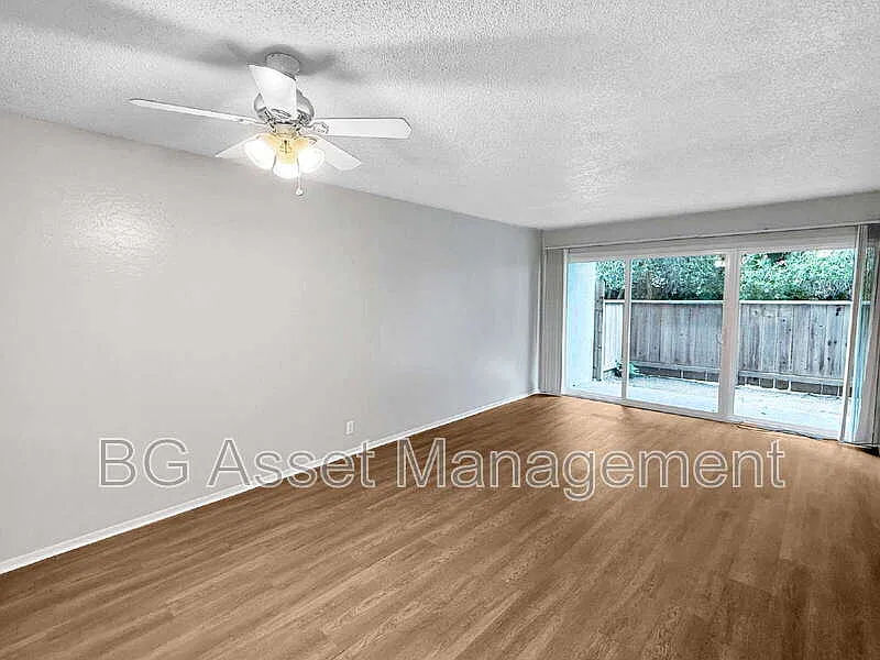 2 bed, 1.0 bath, 900 sqft, $2,395 — Photo 1