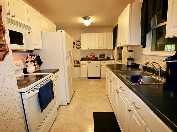 3rd image of 5102 Youngwood Dr NW