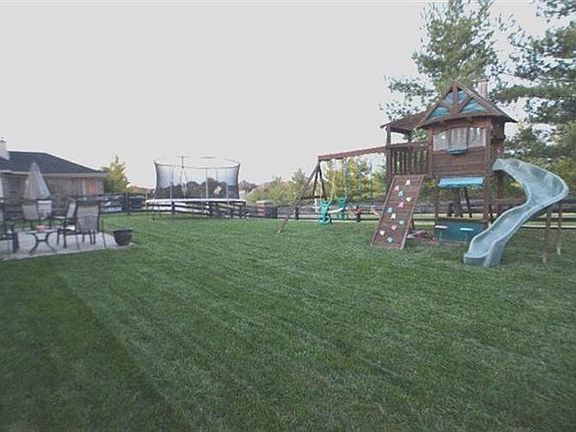 2nd image of 236 Park Lakes Dr