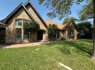 532 Evergreen Dr, Hurst, TX 76054