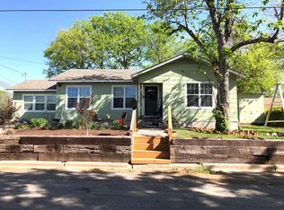 922 W 5th St, Taylor, TX 76574