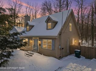 9102 Idlewild Dr, Tobyhanna, PA 18466