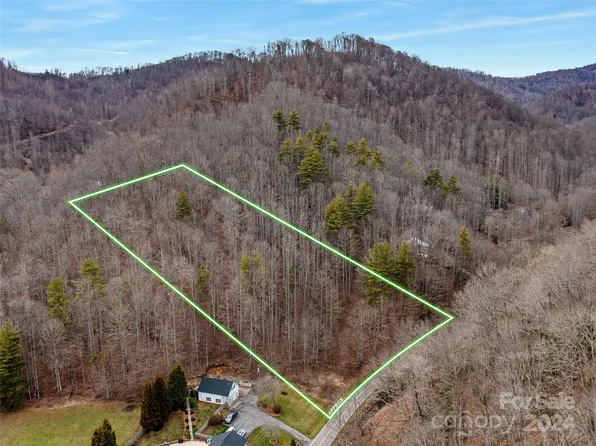 5 Fox Creek Rd, Burnsville, NC 28714