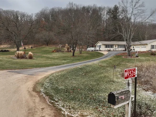 W9526 Jones Rd, New Lisbon, WI 53950