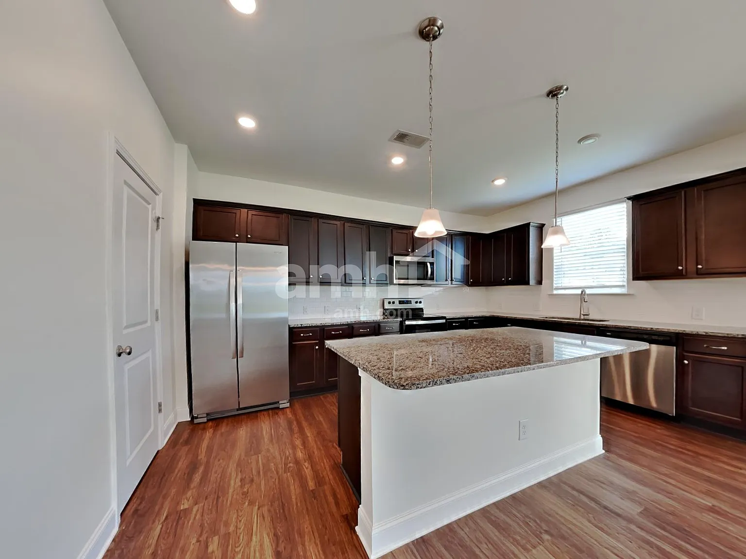 4 bed, 2.5 bath, 2449 sqft, $2,670 — Photo 4