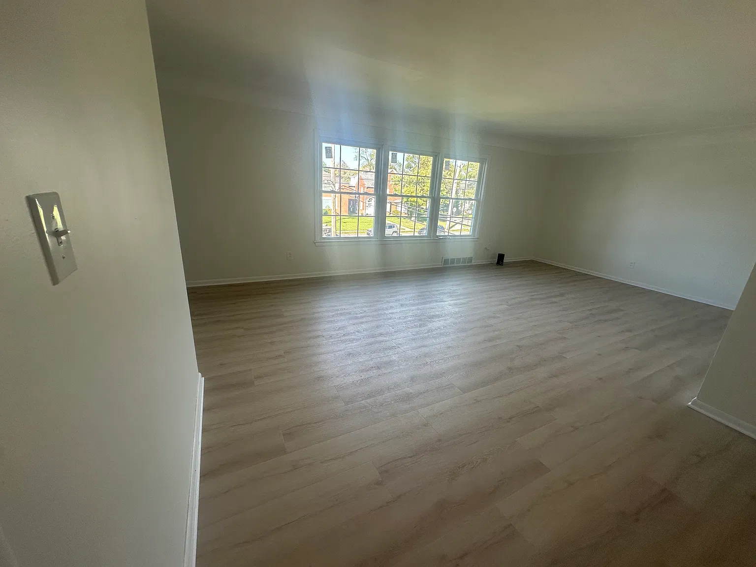 3 bed, 1.5 bath, 1648 sqft, $2,950 — Photo 4