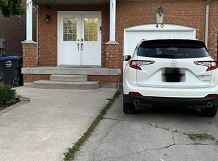 40 Treasure Dr, Brampton, ON L7A 3L1