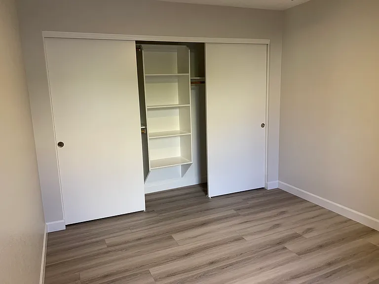 13618 S 41st Pl — Photo 6