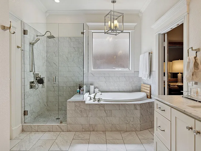 2704 Amherst Ave — Photo 20