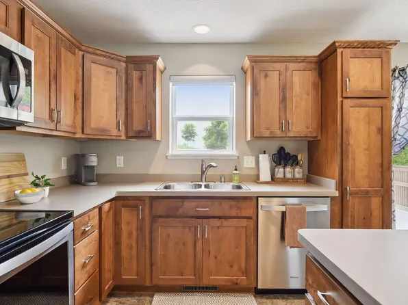 1095 Hickory Curv, Watertown, MN 55388