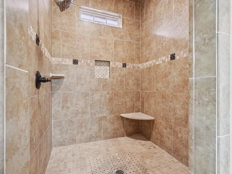 343 Summer Garden Dr — Photo 52