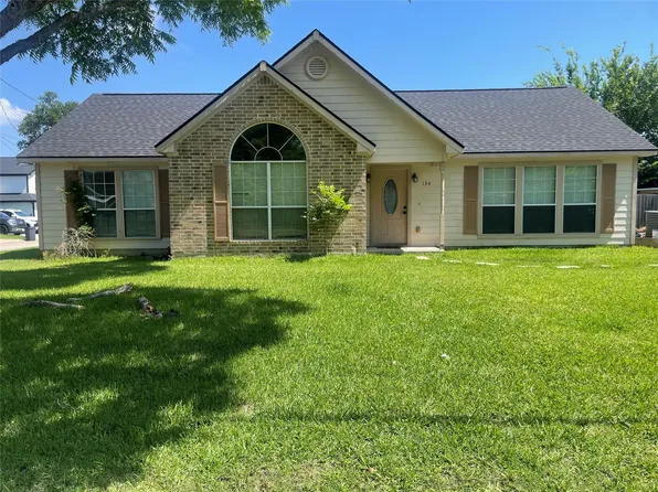 134 Bay Shore Avenue St, La Porte, TX 77571