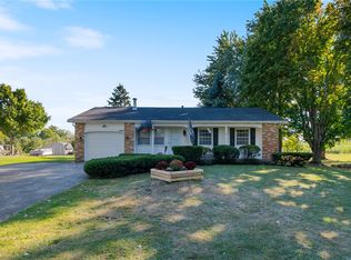 4098 Cuyler Dr, Williamson, NY 14589