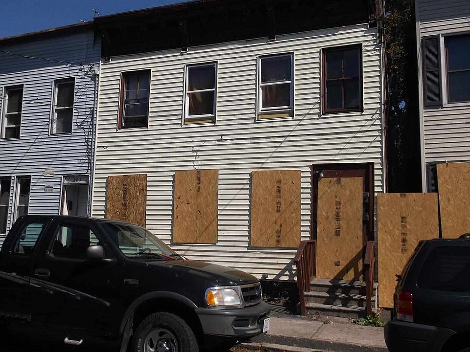 2nd image of 205 Sherman St