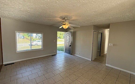 3rd image of 3443 Macarthur Ln