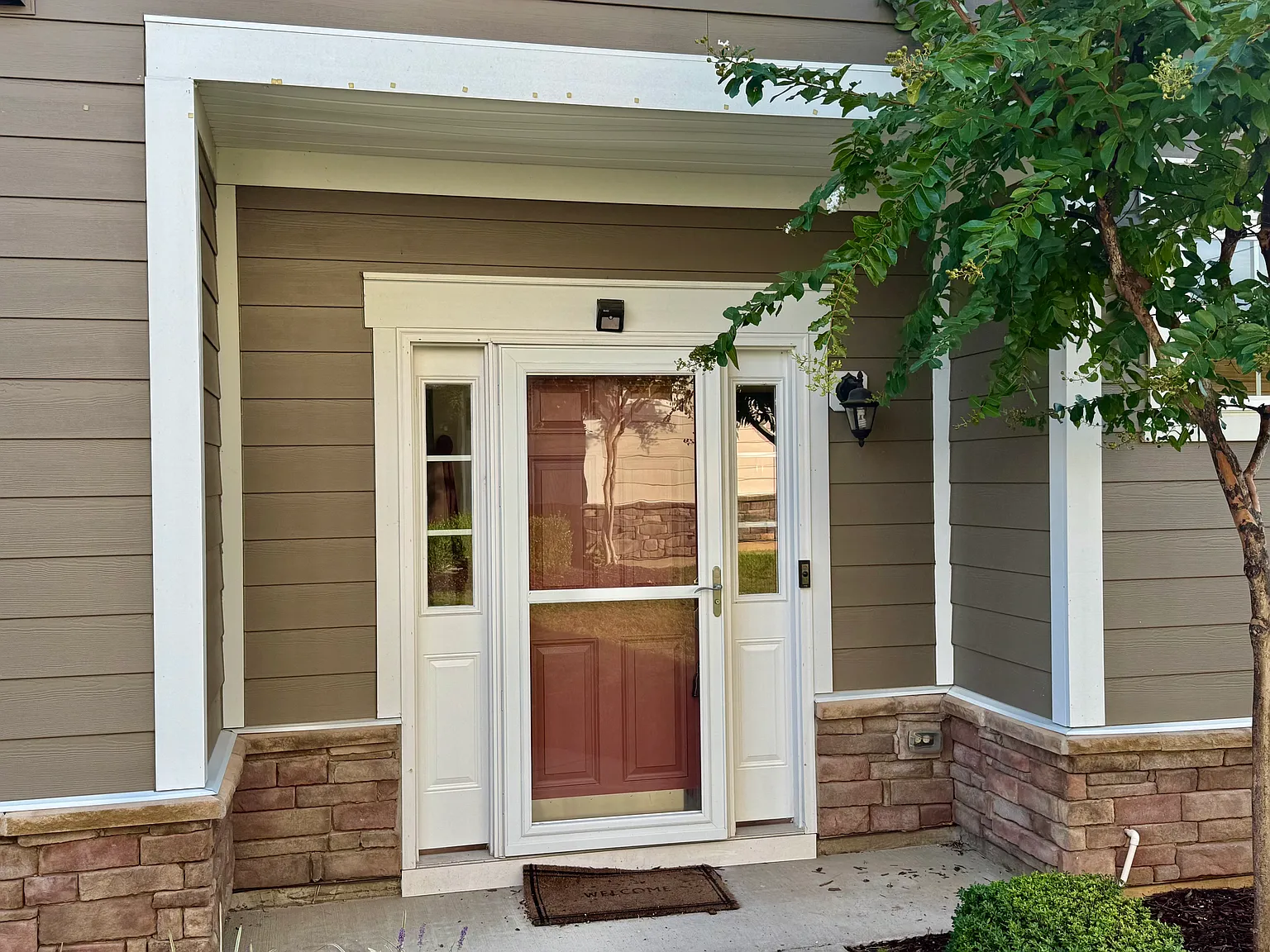 4 bed, 2.5 bath, 2152 sqft, $3,099 — Photo 3
