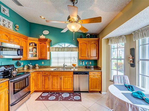 3rd image of 15248 Wilshire Circle