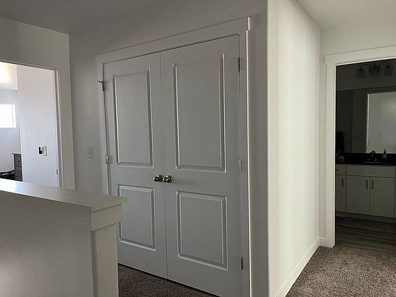 3rd image of 1112 E Hatch Row