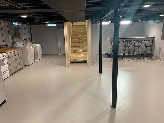 4th image of 3624 Jarvis Ave