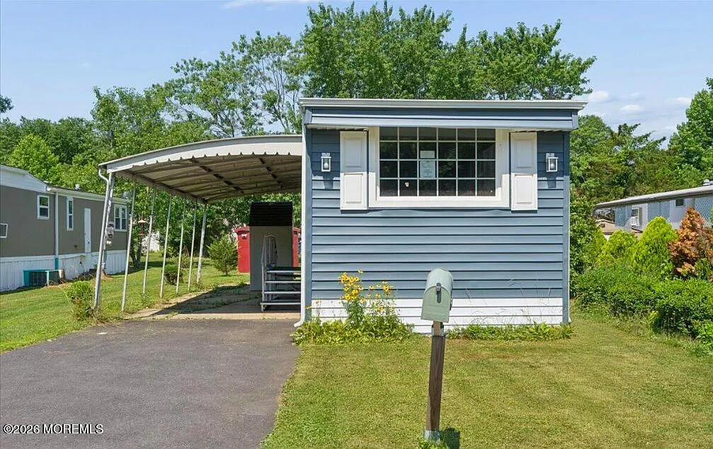 2 bed, $857 — Photo 1
