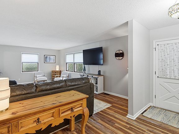 5th image of 18 Scarlet Oaks Rd