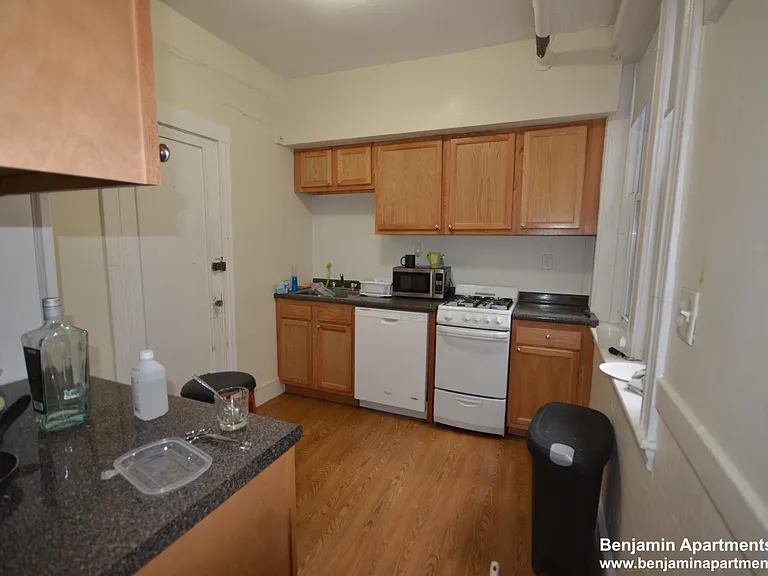 127 Sutherland Rd #A2 — Photo 2