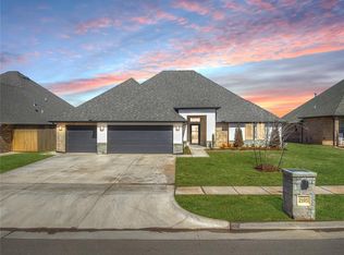2105 Lago Dr, Moore, OK 73160