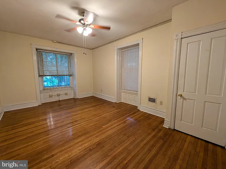 304 W School House Ln #1 — Photo 10