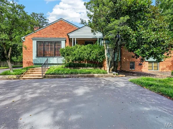 8 Winding Brook Ln, Saint Louis, MO 63124