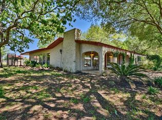 200 Oaks Ct, Sealy, TX 77474