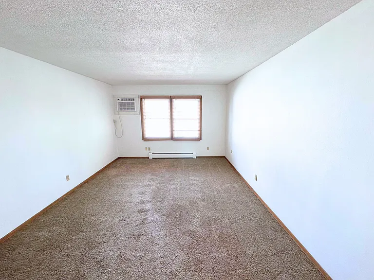 100 Park Lane Dr #1 — Photo 5