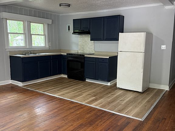 4th image of 1307 Hemingway St