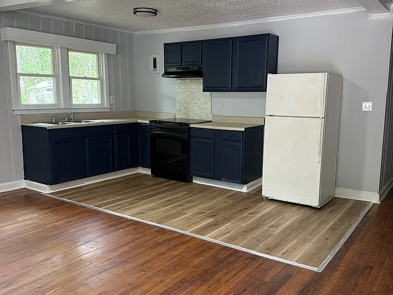 1307 Hemingway St — Photo 4