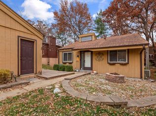 974 Woodside Village Ln, Manchester, MO 63021