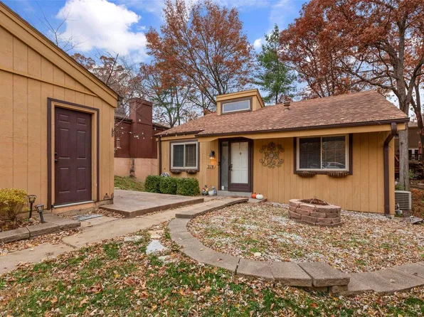 974 Woodside Village Ln, Manchester, MO 63021