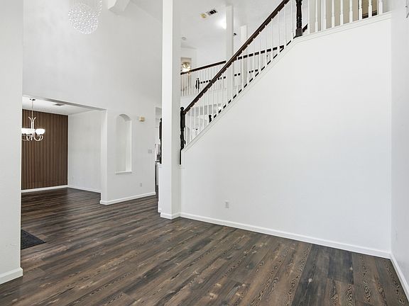 5th image of 1332 Hillcrest Dr