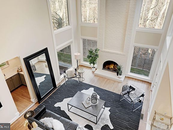 3rd image of 8821 Mayberry Ct
