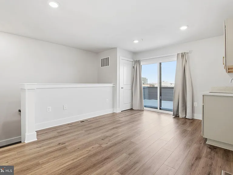 116 Crown St — Photo 30