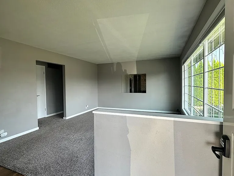 709 Schons Pl — Photo 3